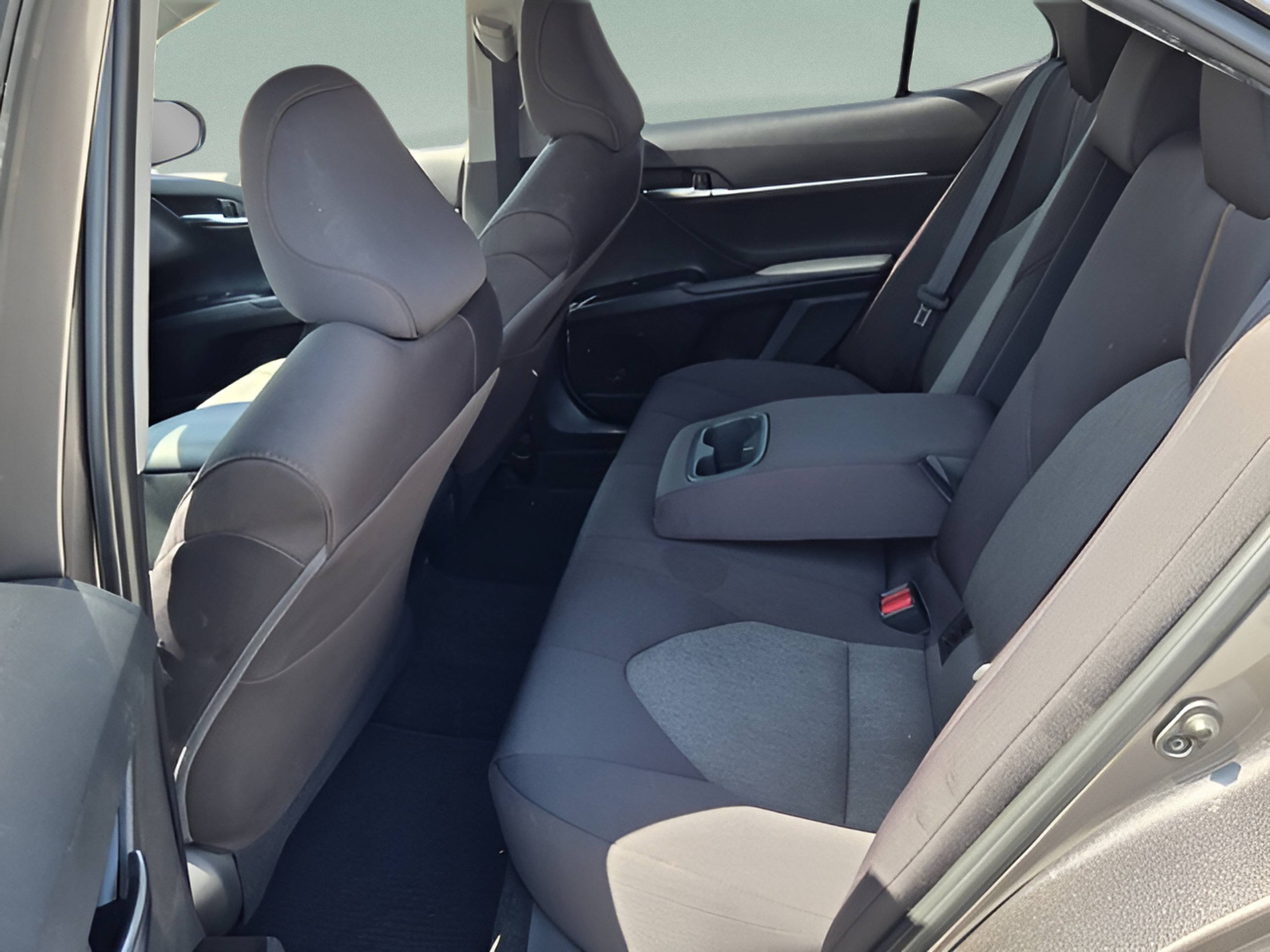 Used 2020 Toyota Camry LE FWD image 10