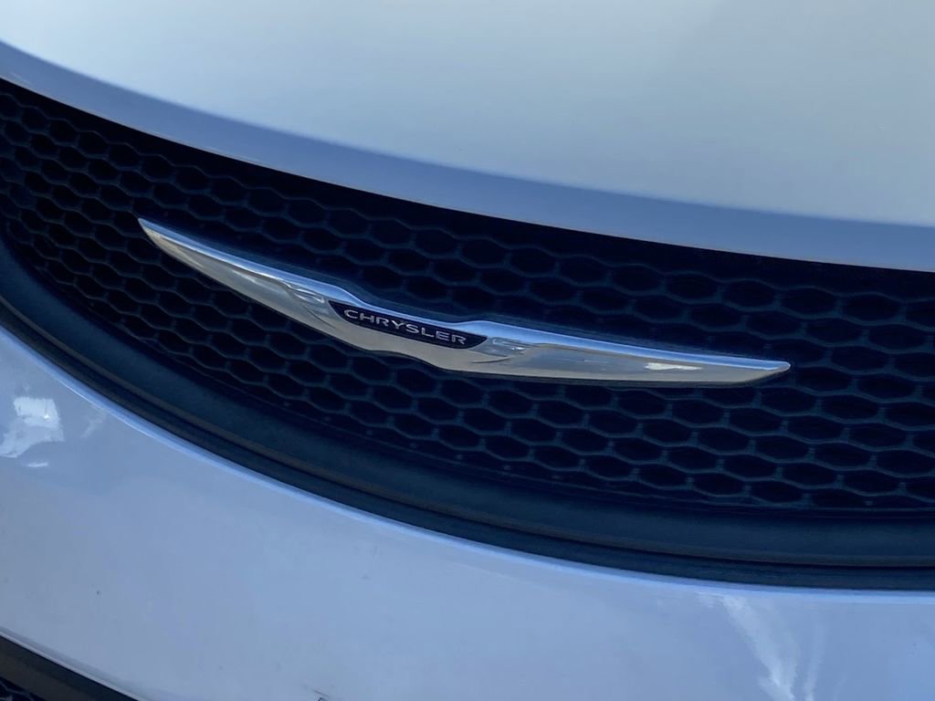 Used 2022 Chrysler Voyager LX FWD image 25
