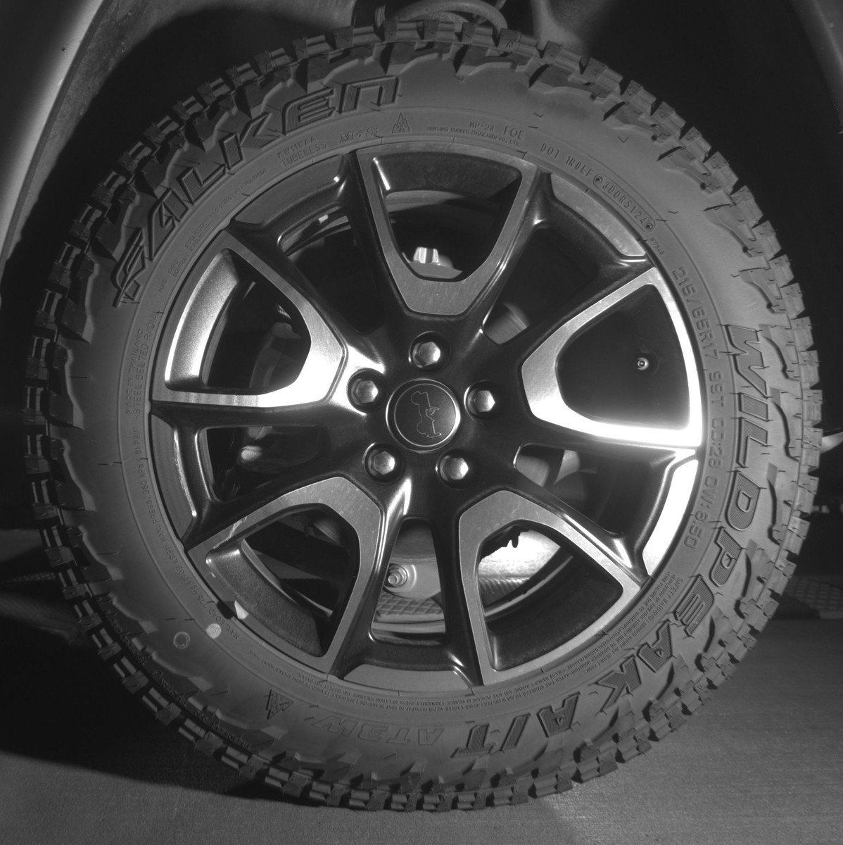 Used 2025 Jeep Compass Trailhawk AWD/4WD image 14