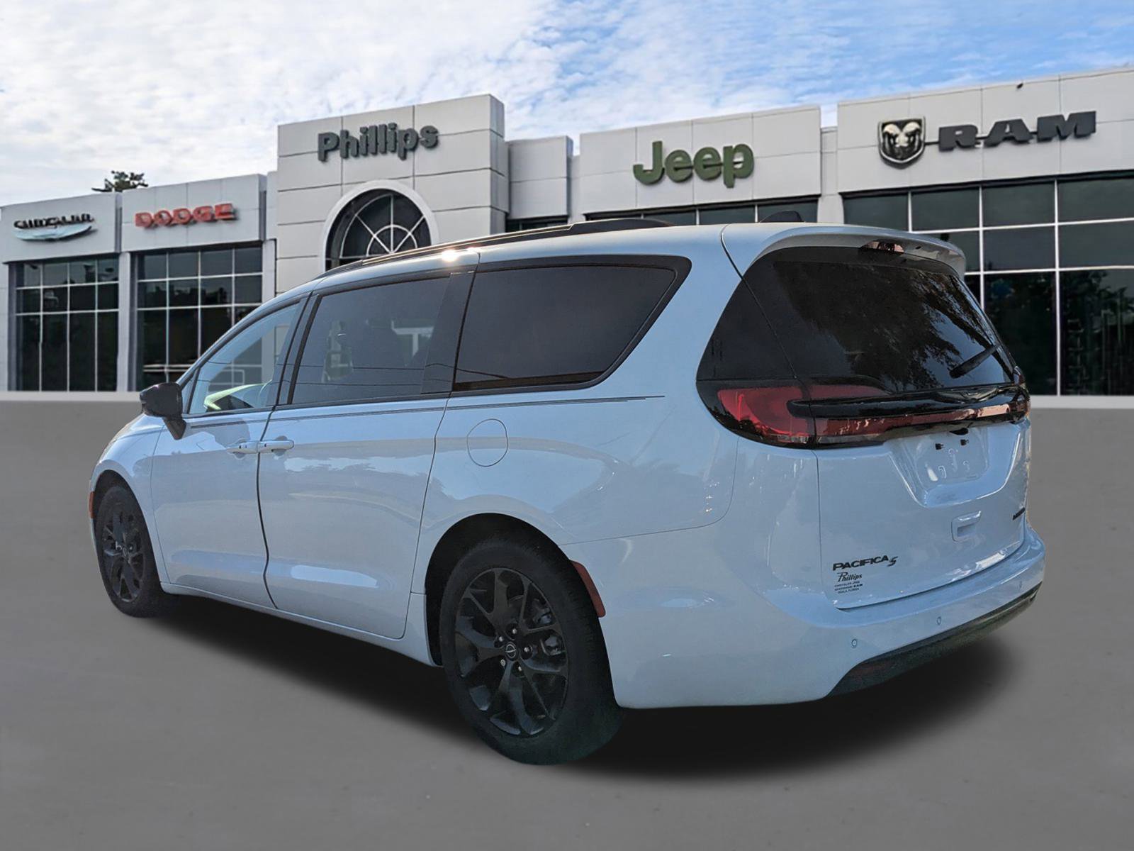 New 2026 Chrysler Pacifica Limited w/ S Appearance Package image 5