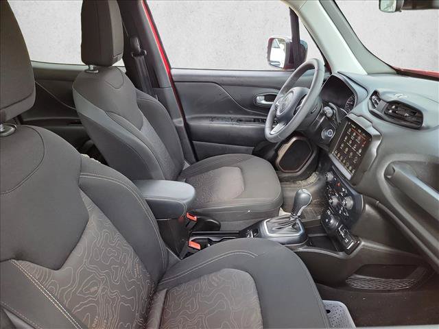 Used 2023 Jeep Renegade Latitude w/ Sun/Sound Group AWD/4WD image 15