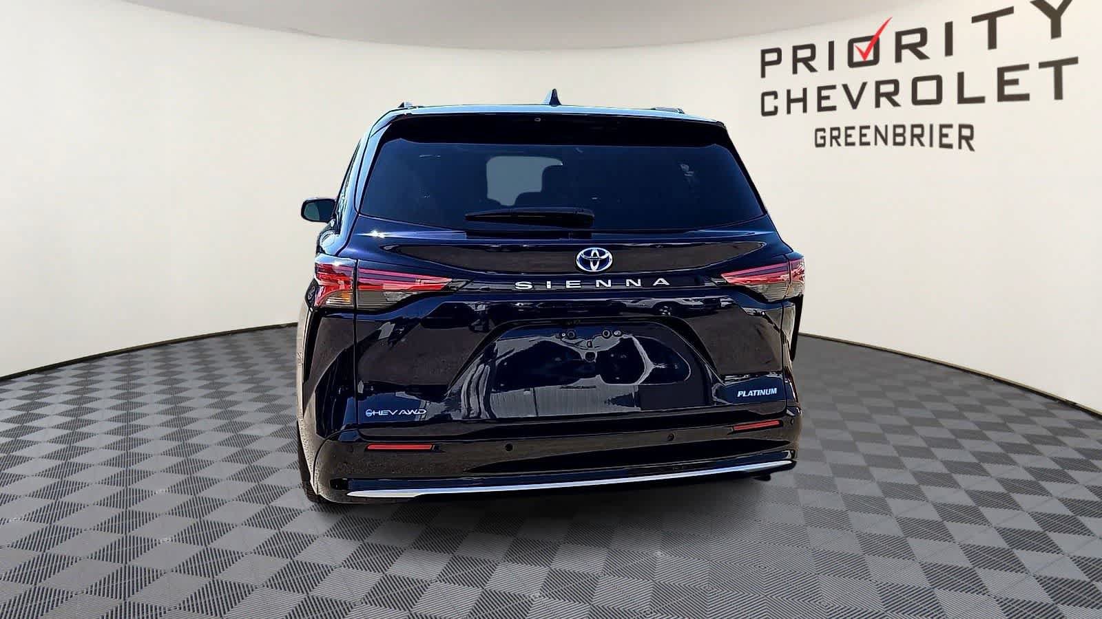 Used 2025 Toyota Sienna Platinum AWD/4WD image 7