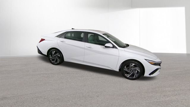 Used 2024 Hyundai Elantra Limited image 2