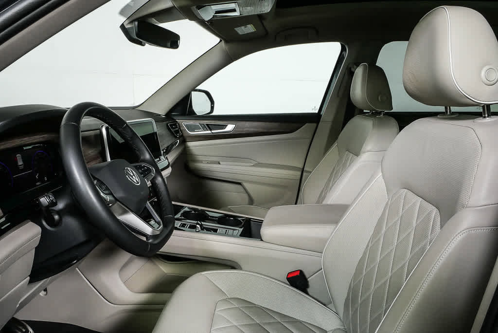 Certified 2025 Volkswagen Atlas SEL Premium R-Line image 5