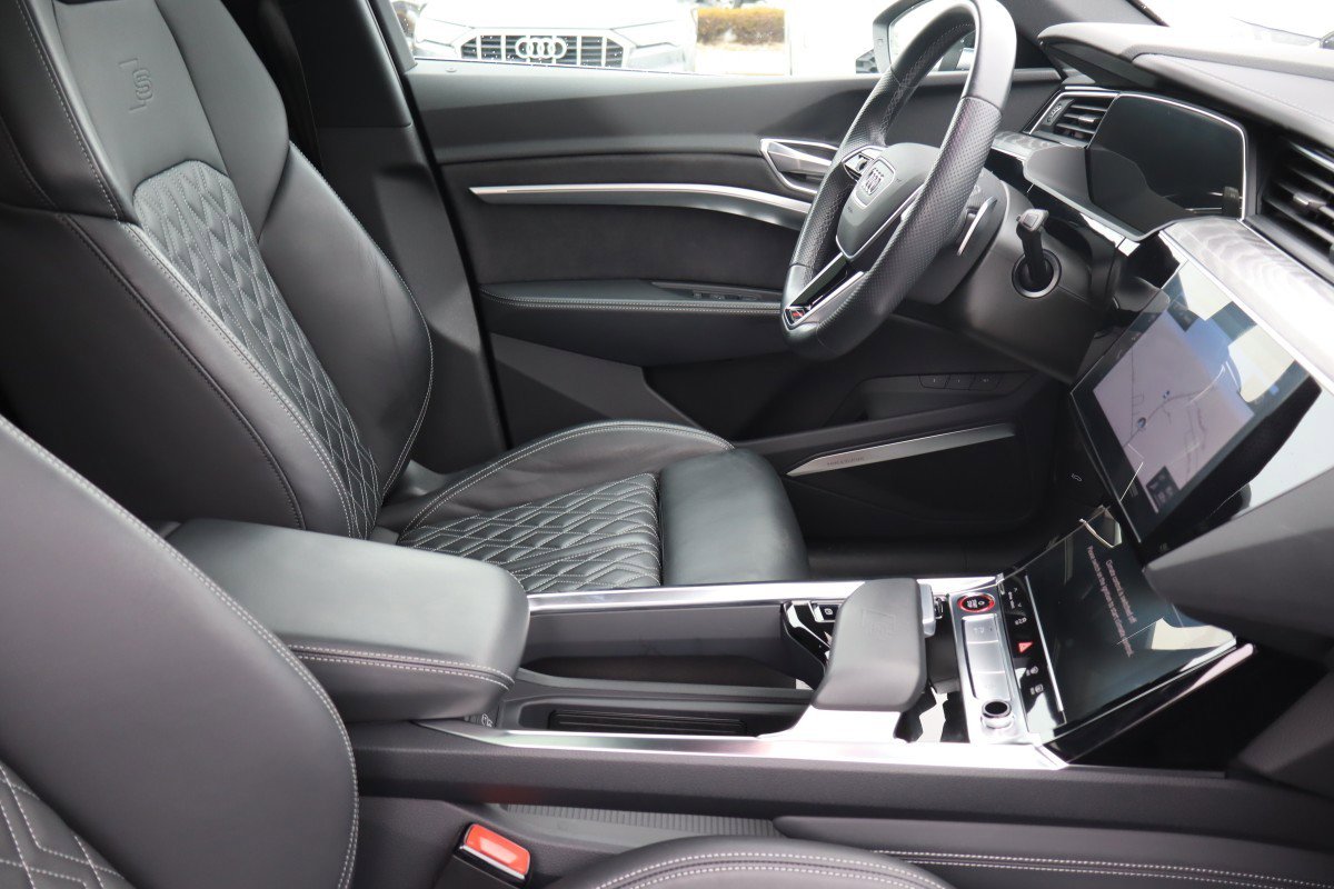 Used 2022 Audi e-tron S Premium Plus image 13