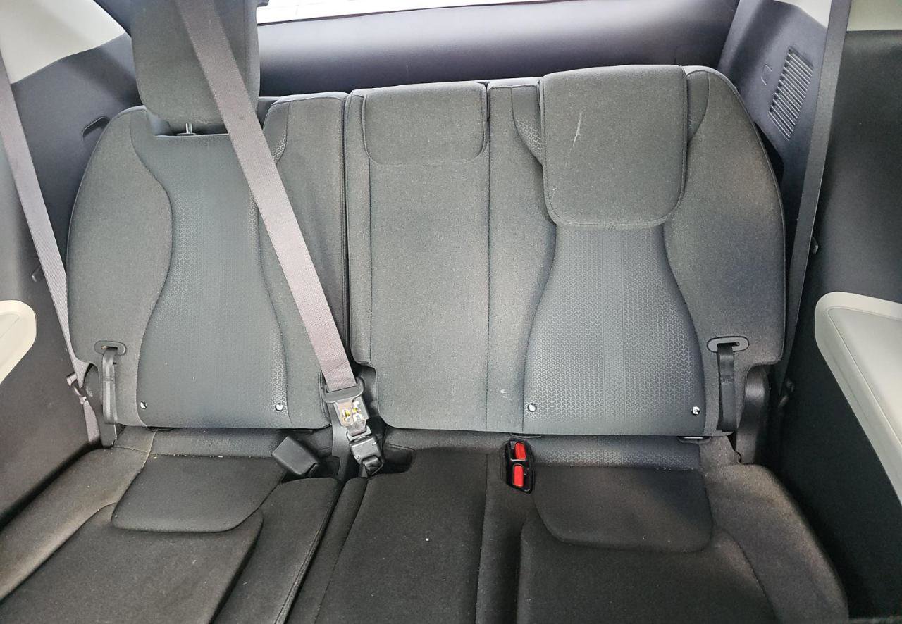 Used 2022 Kia Carnival LX image 14