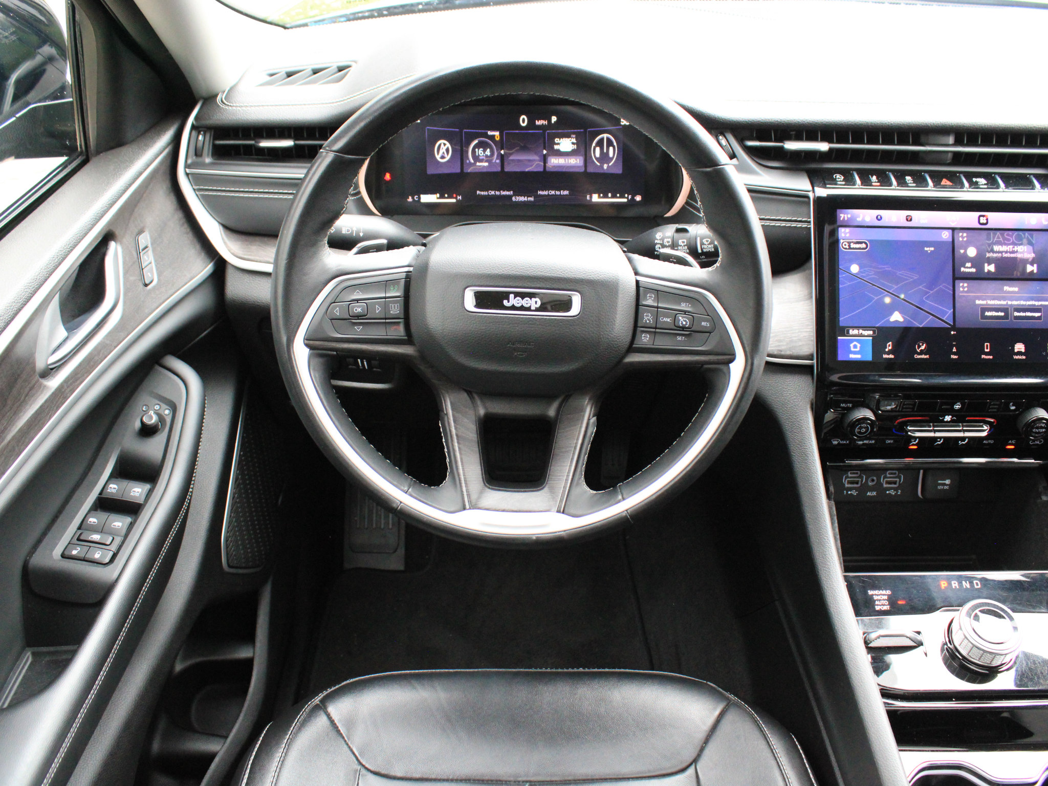 Used 2022 Jeep Grand Cherokee L Limited w/ Black Appearance Package AWD/4WD image 13