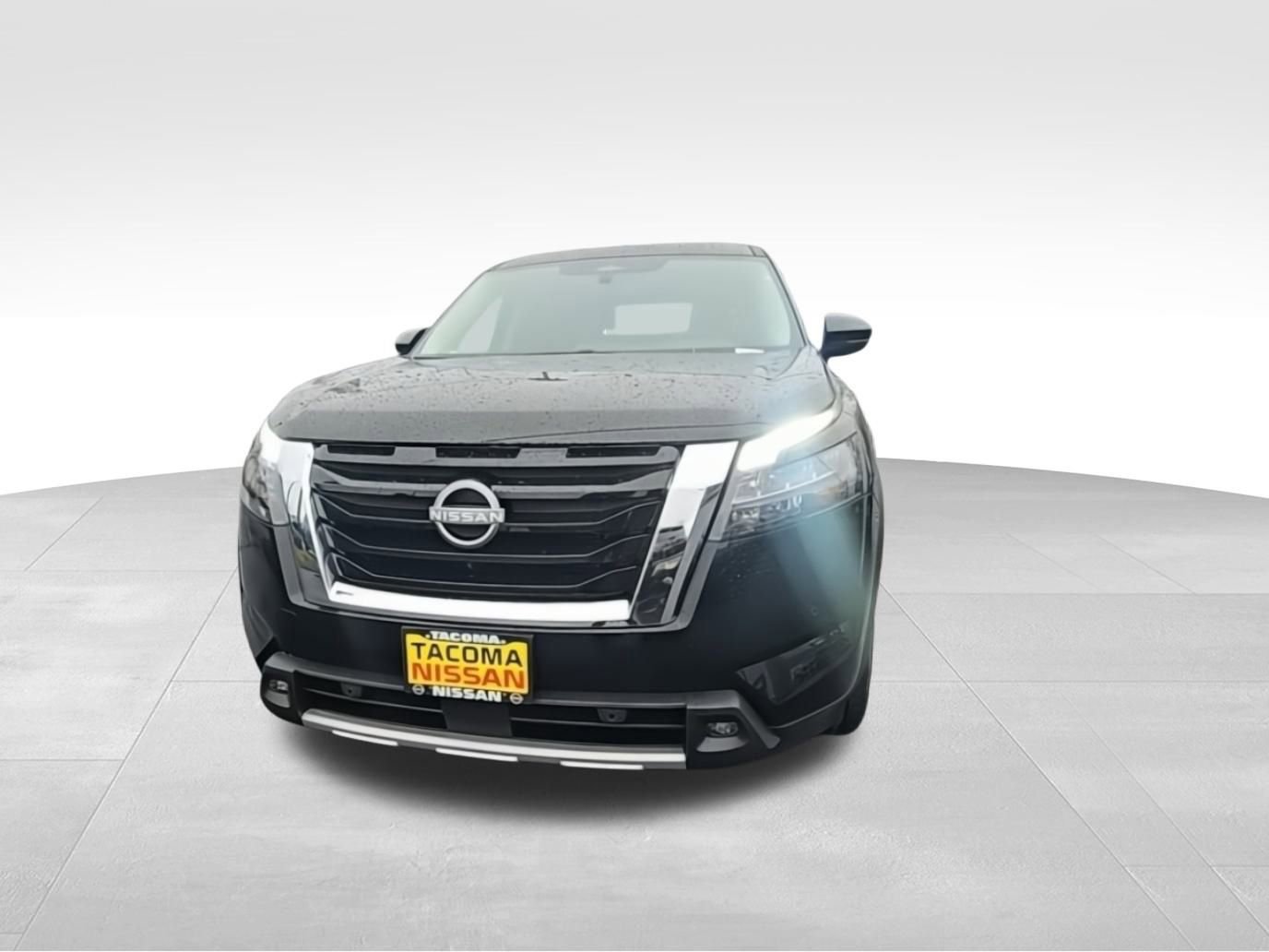 New 2025 Nissan Pathfinder Platinum image 3