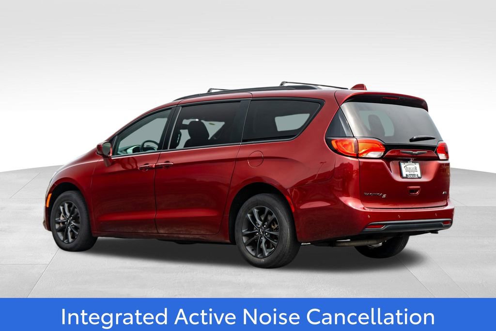 Used 2020 Chrysler Pacifica Touring-L w/ Premium Audio Group AWD/4WD image 5