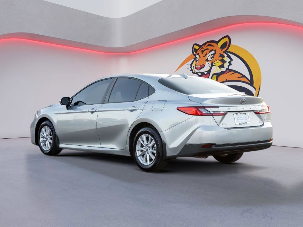 Used 2025 Toyota Camry LE image 7