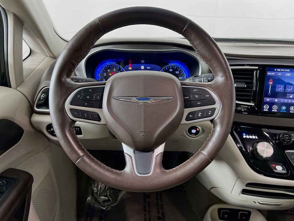 Used 2019 Chrysler Pacifica Touring-L w/ Advanced Safetytec Group FWD image 11