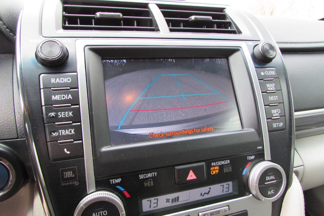 Used 2014 Toyota Camry XLE image 24