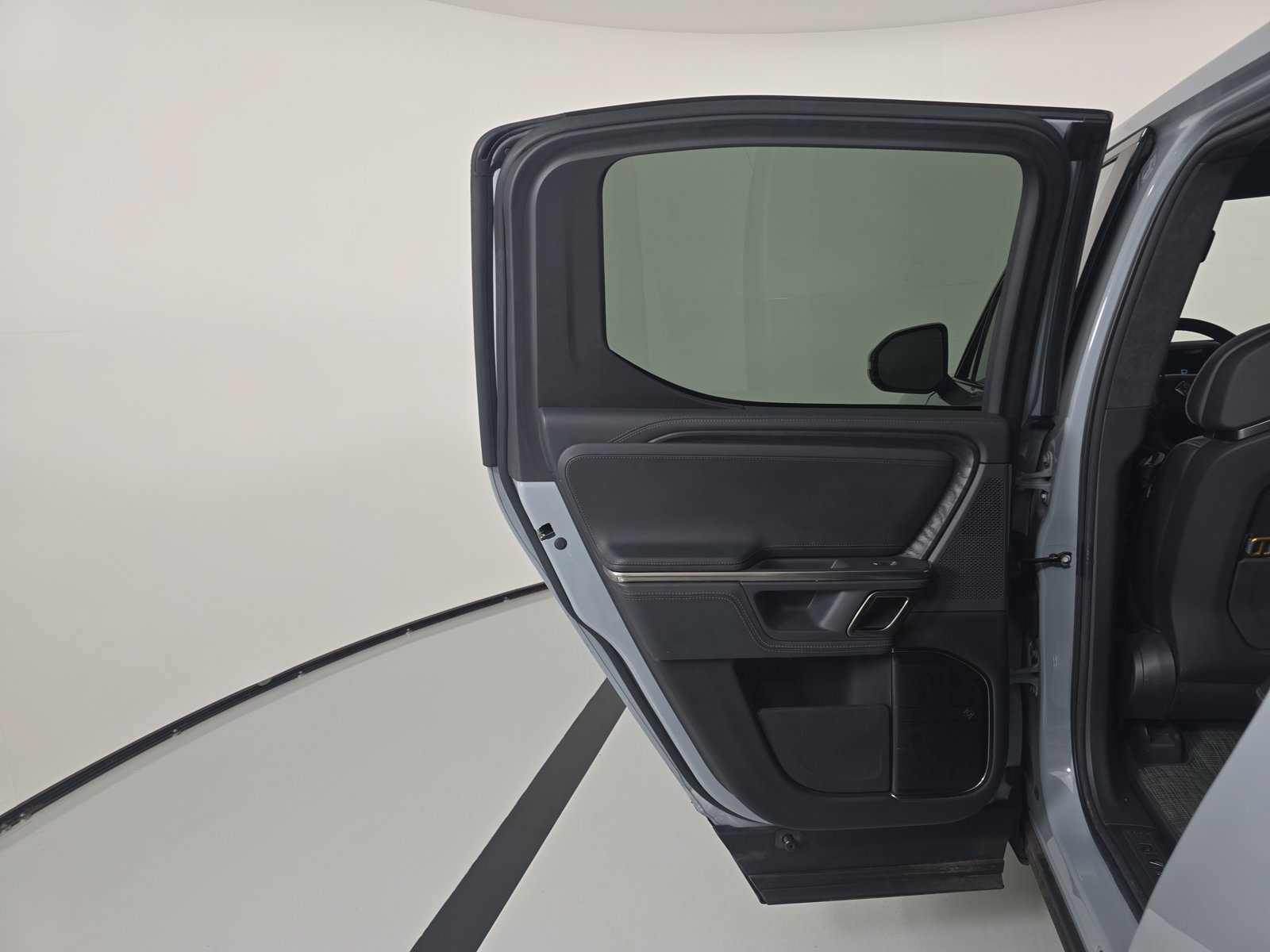 Used 2024 Rivian R1T Adventure Dual AWD/4WD image 17