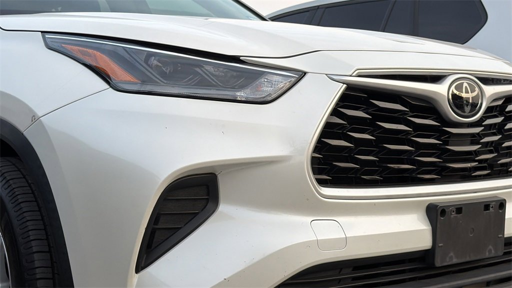 Used 2021 Toyota Highlander L image 13