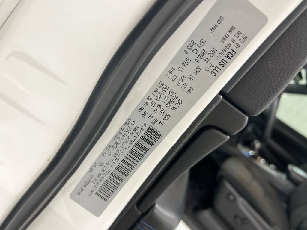 Used 2018 Jeep Grand Cherokee Laredo AWD/4WD image 27