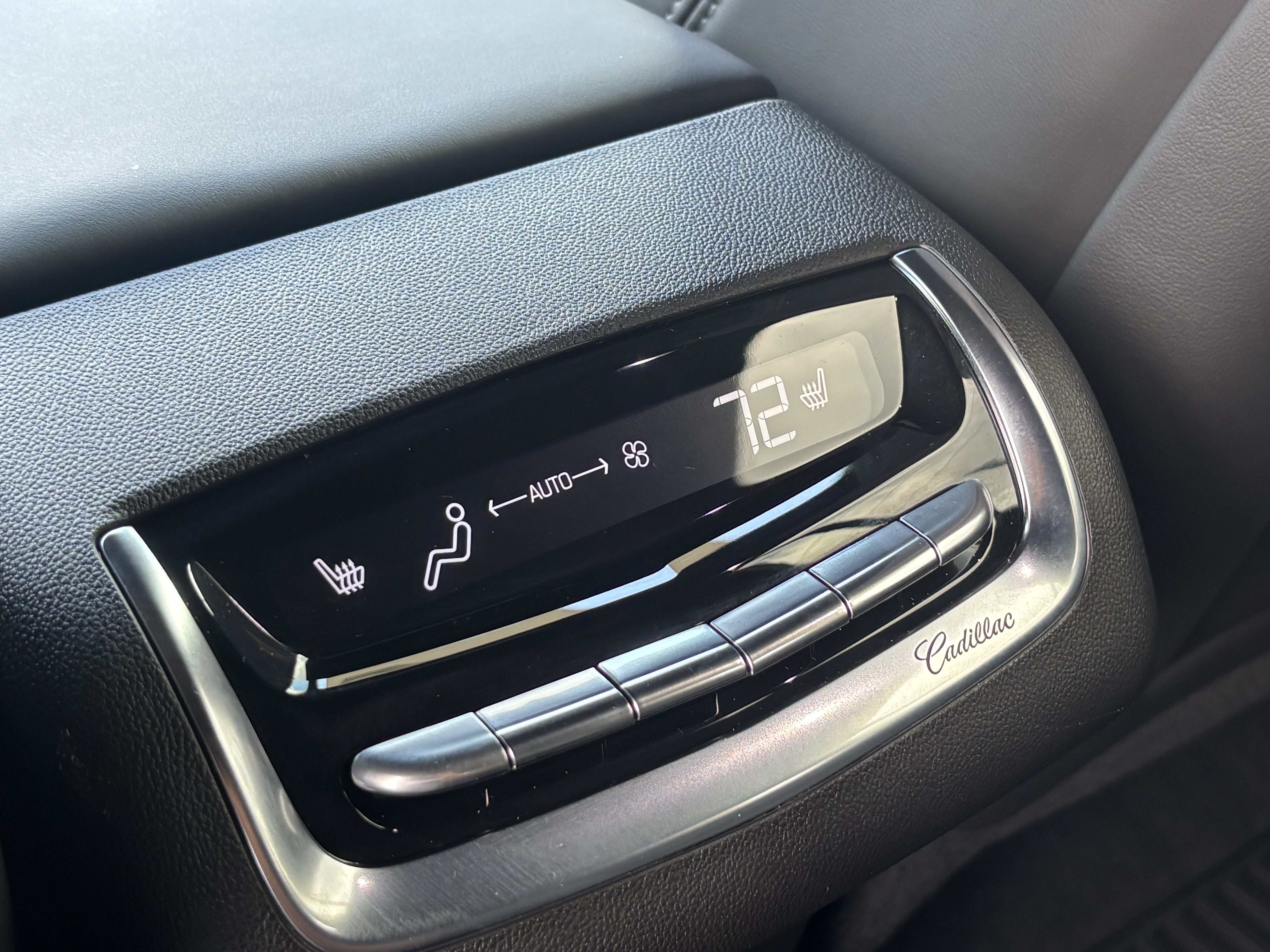 Certified 2023 Cadillac XT6 Sport w/ Platinum Package AWD/4WD image 31
