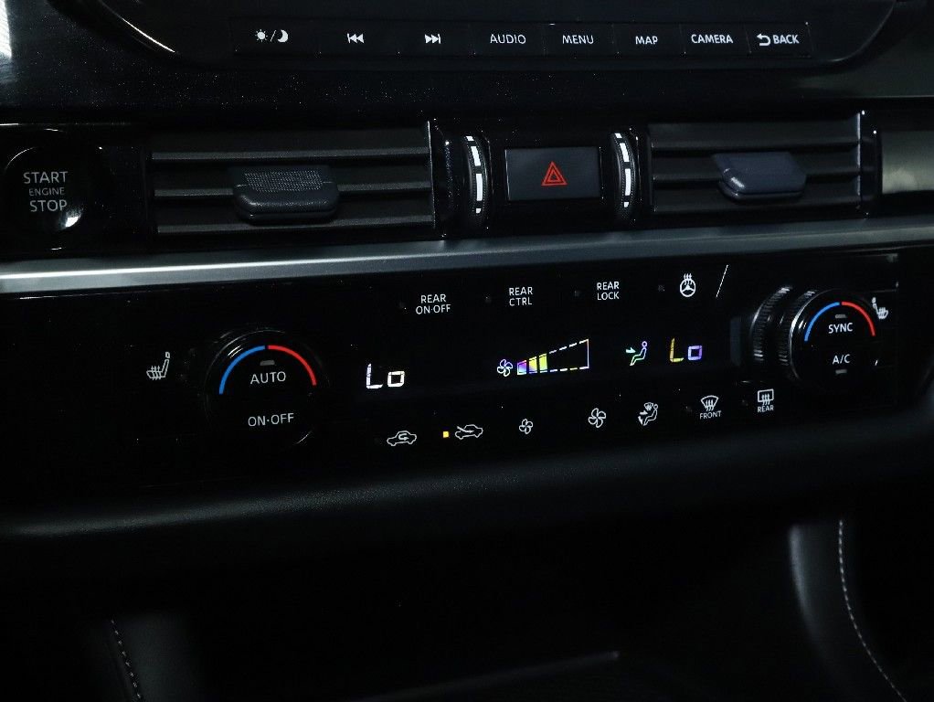 Used 2025 Nissan Pathfinder SL AWD/4WD image 27