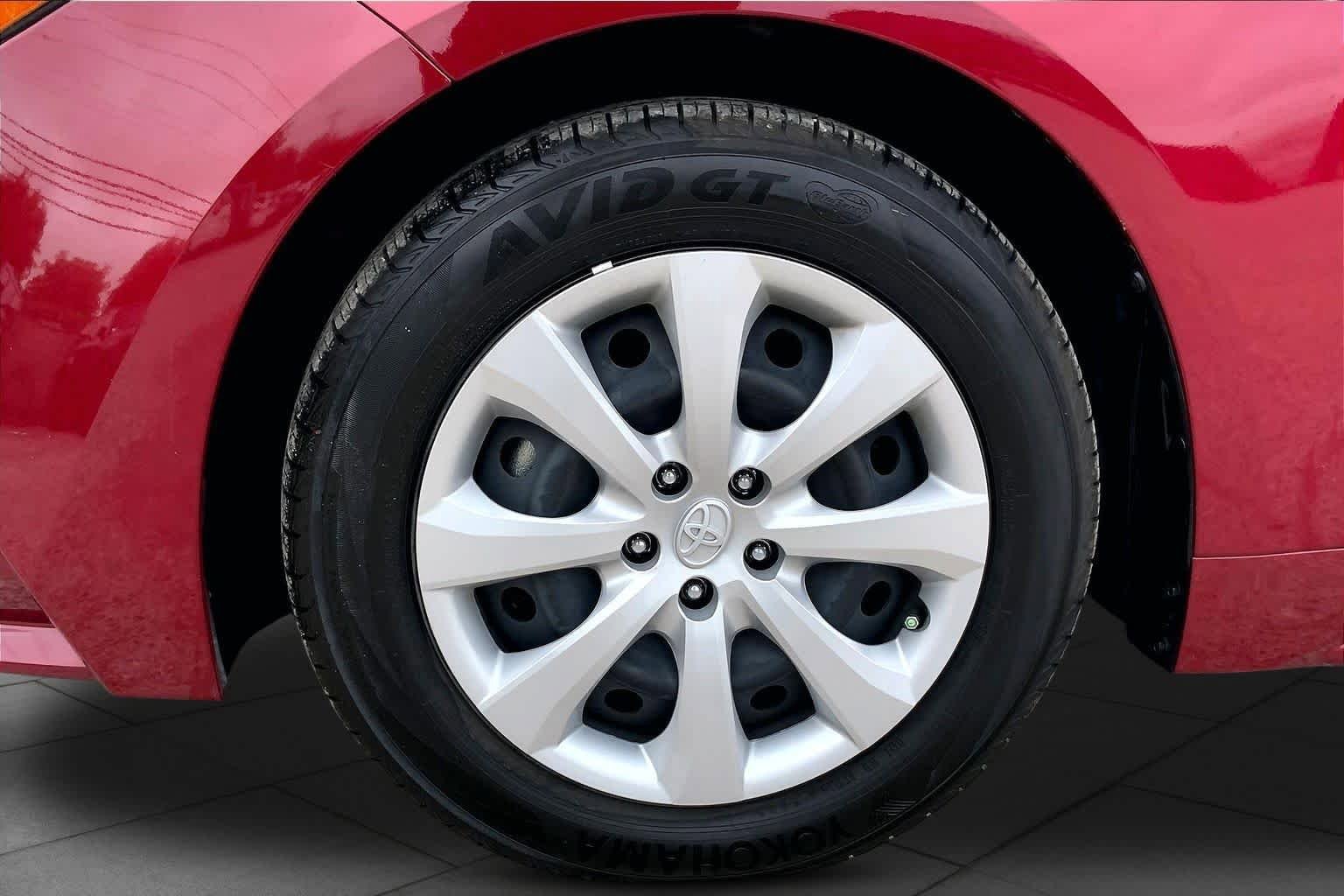 Used 2025 Toyota Corolla LE FWD image 11
