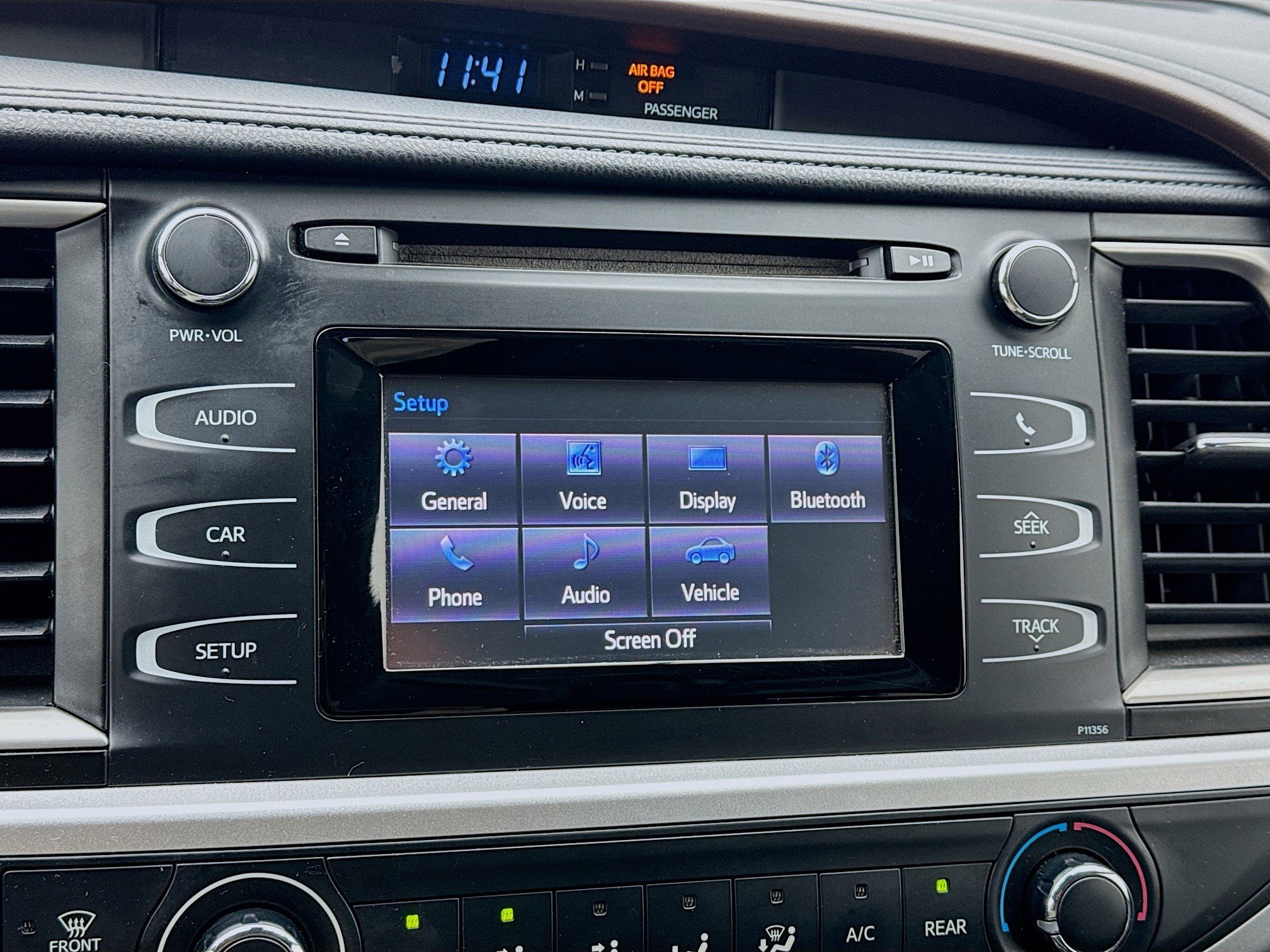 Used 2018 Toyota Highlander LE image 9