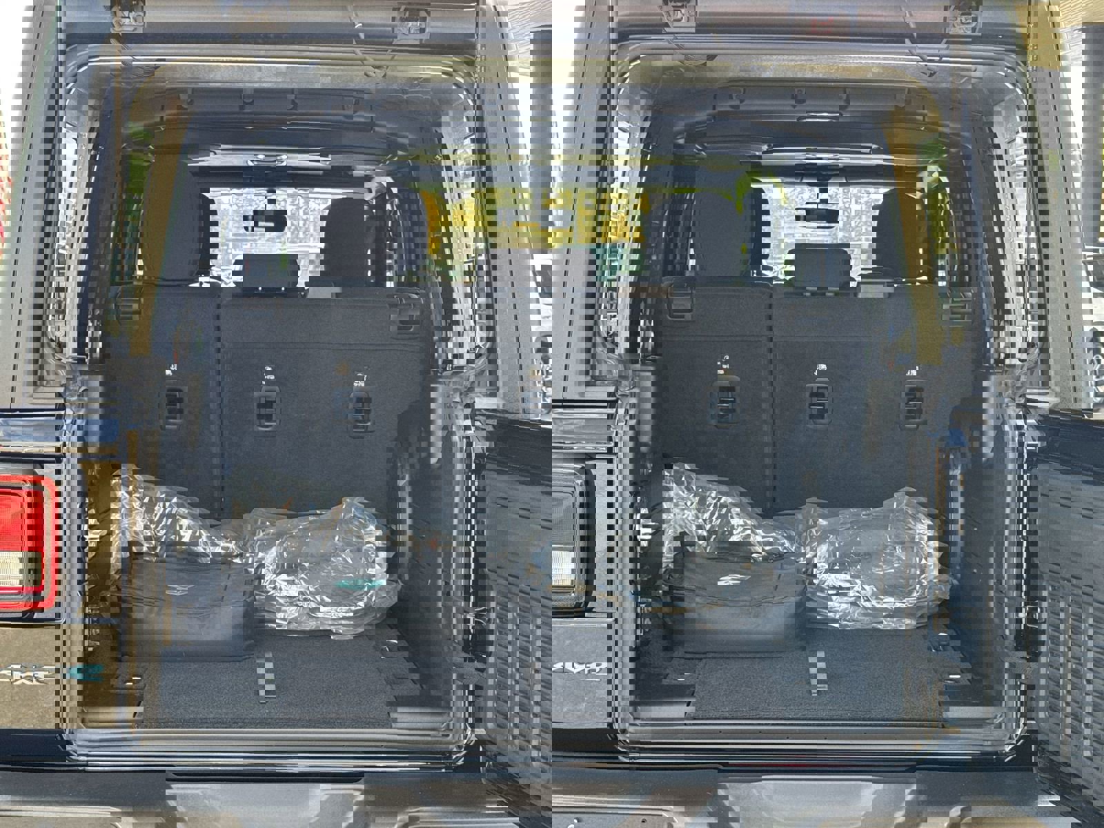 Used 2023 Jeep Wrangler Unlimited w/ 8.4" Radio Group image 31