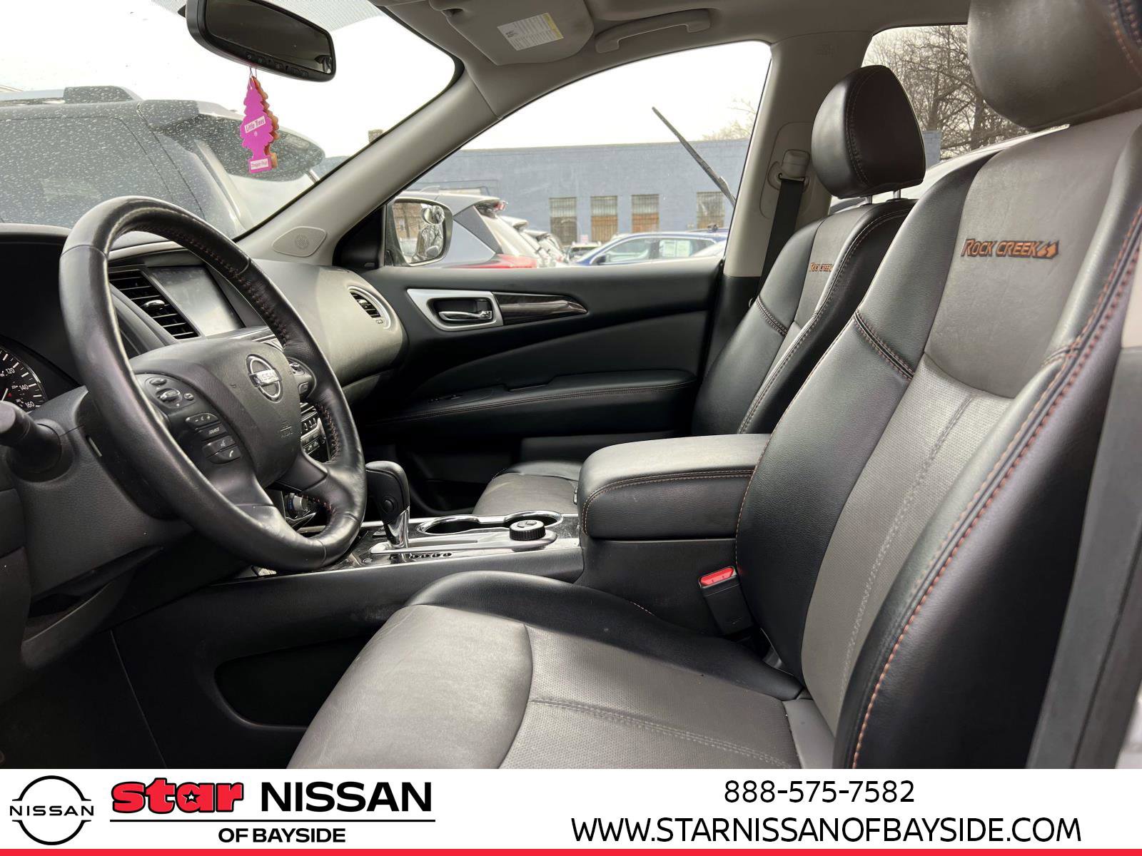 Used 2020 Nissan Pathfinder SL image 16