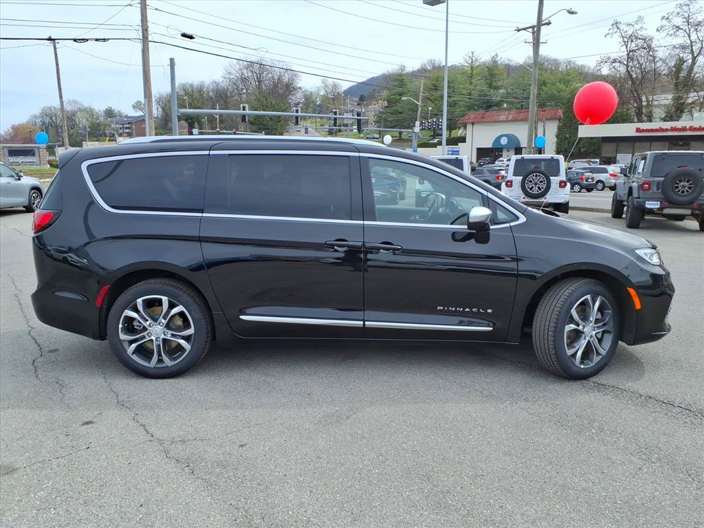 New 2026 Chrysler Pacifica Pinnacle AWD/4WD image 3