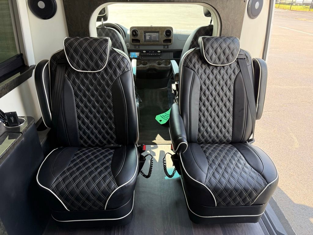 Used 2019 Mercedes-Benz Sprinter 170 w/ Driver Convenience Package image 6