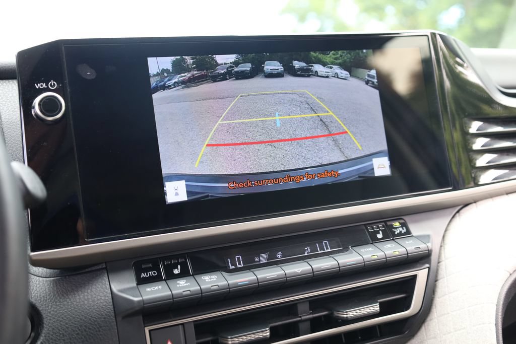 Used 2025 Toyota Camry XLE AWD/4WD image 14