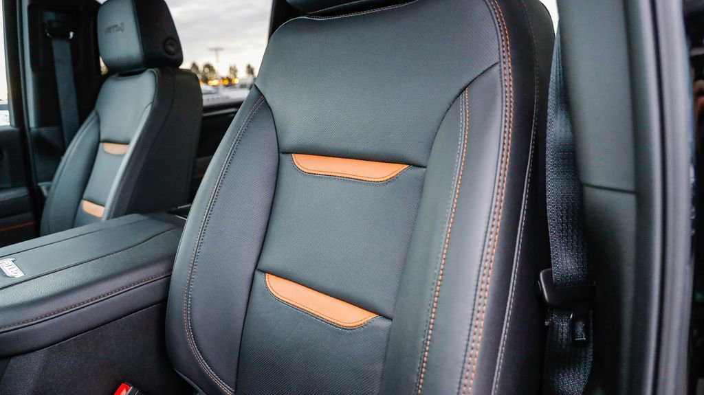 Used 2025 GMC Sierra 2500 AT4 image 25