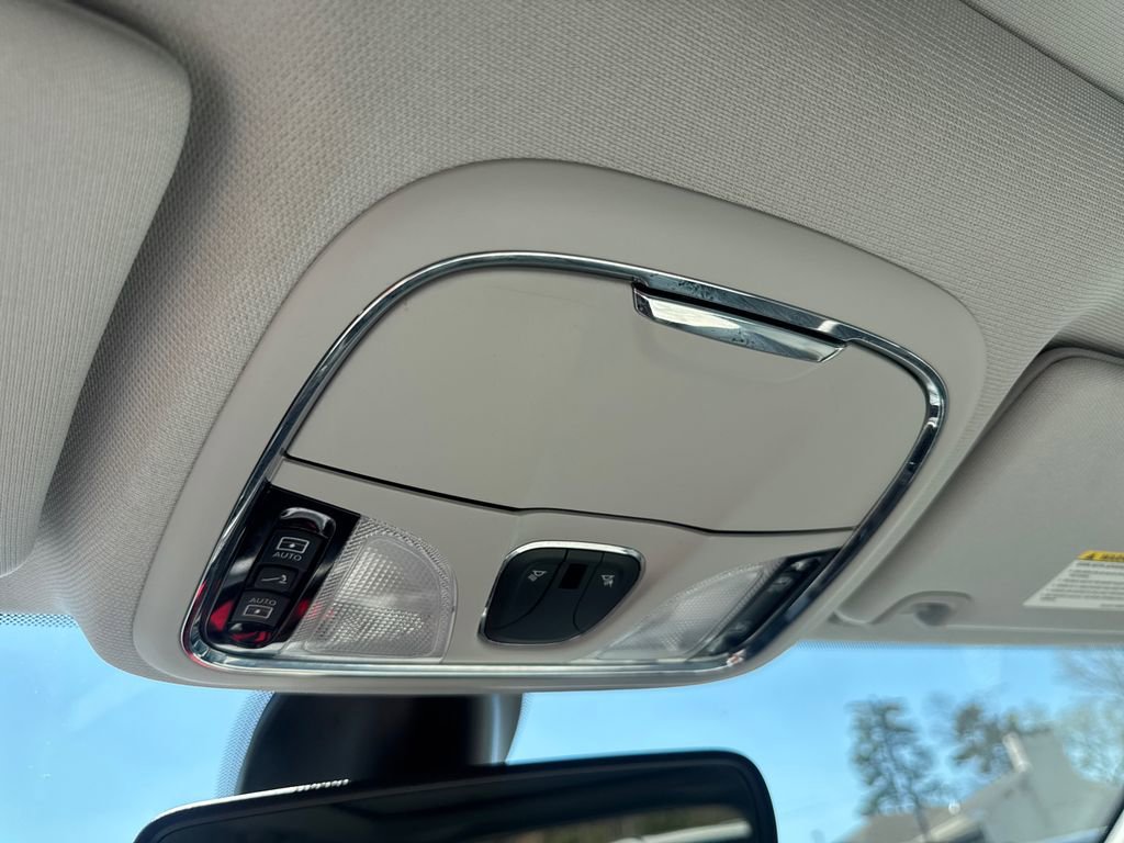 Used 2020 Jeep Cherokee Limited image 31