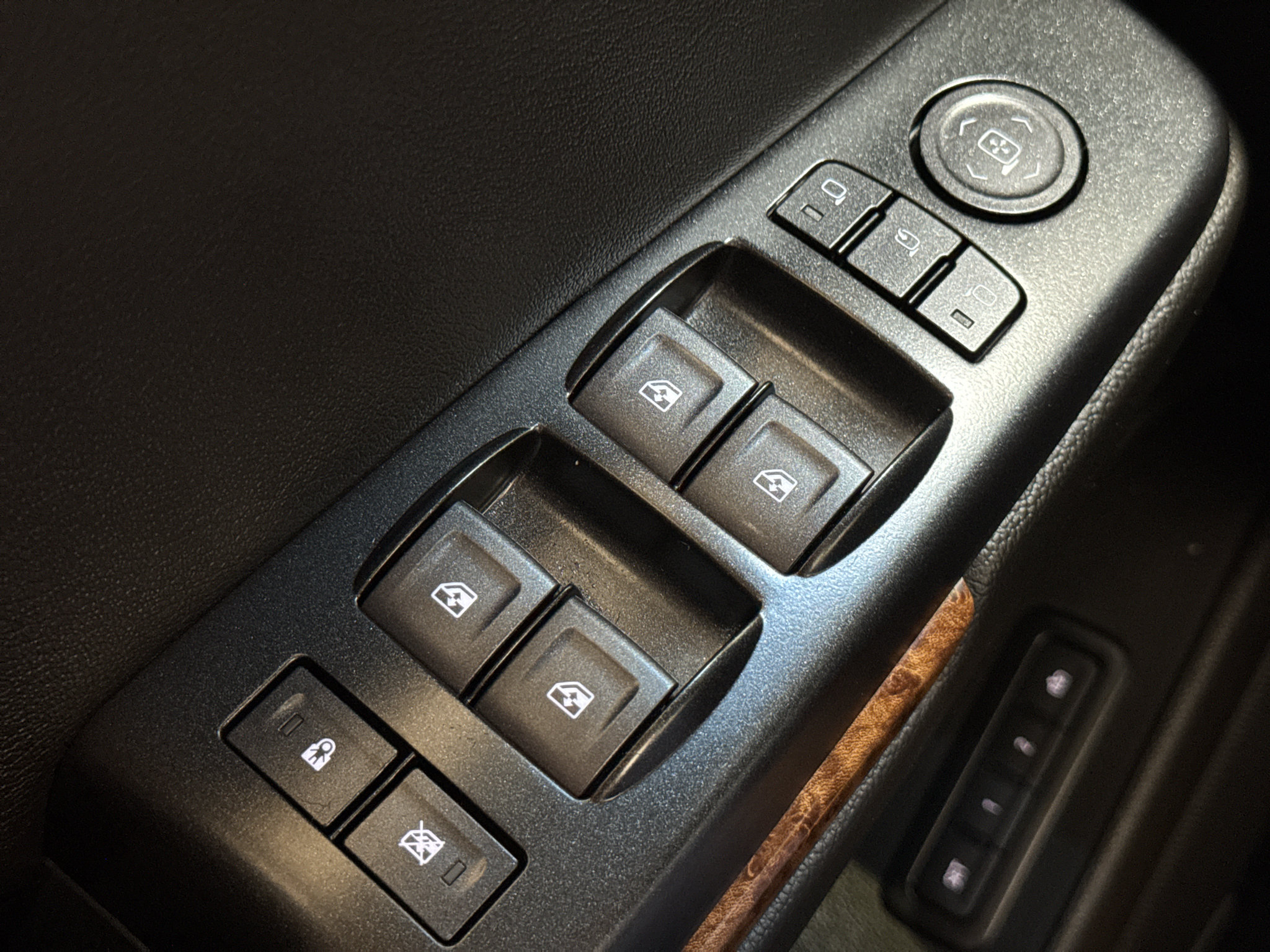 Used 2020 Chevrolet Suburban Premier AWD/4WD image 37