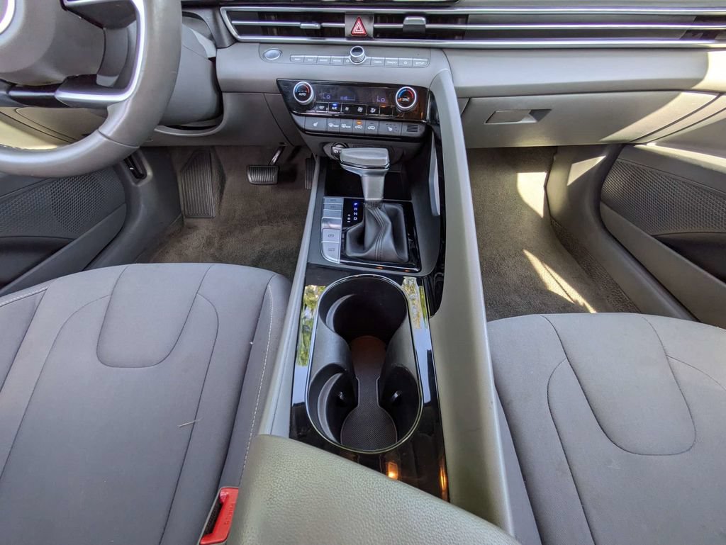 Used 2025 Hyundai Elantra SEL FWD image 18