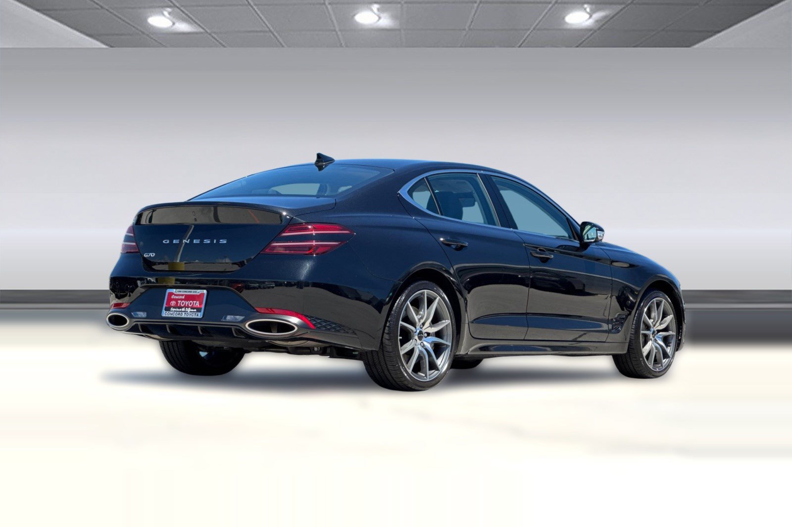 Used 2026 Genesis G70 2.5T RWD image 9