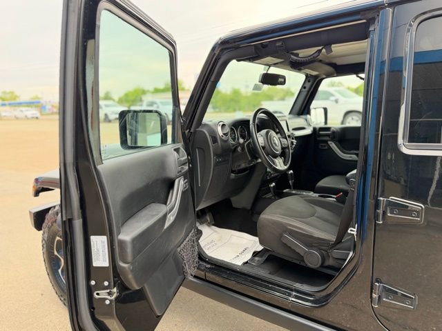Used 2016 Jeep Wrangler Unlimited Rubicon w/ Dual Top Group AWD/4WD image 9