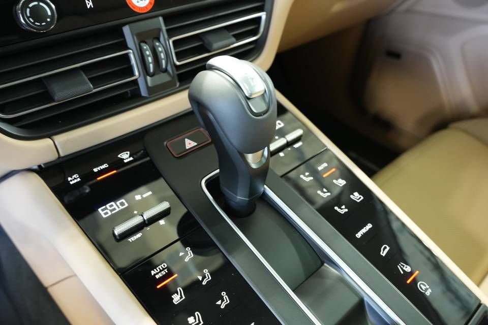 Certified 2026 Porsche Macan AWD/4WD image 24