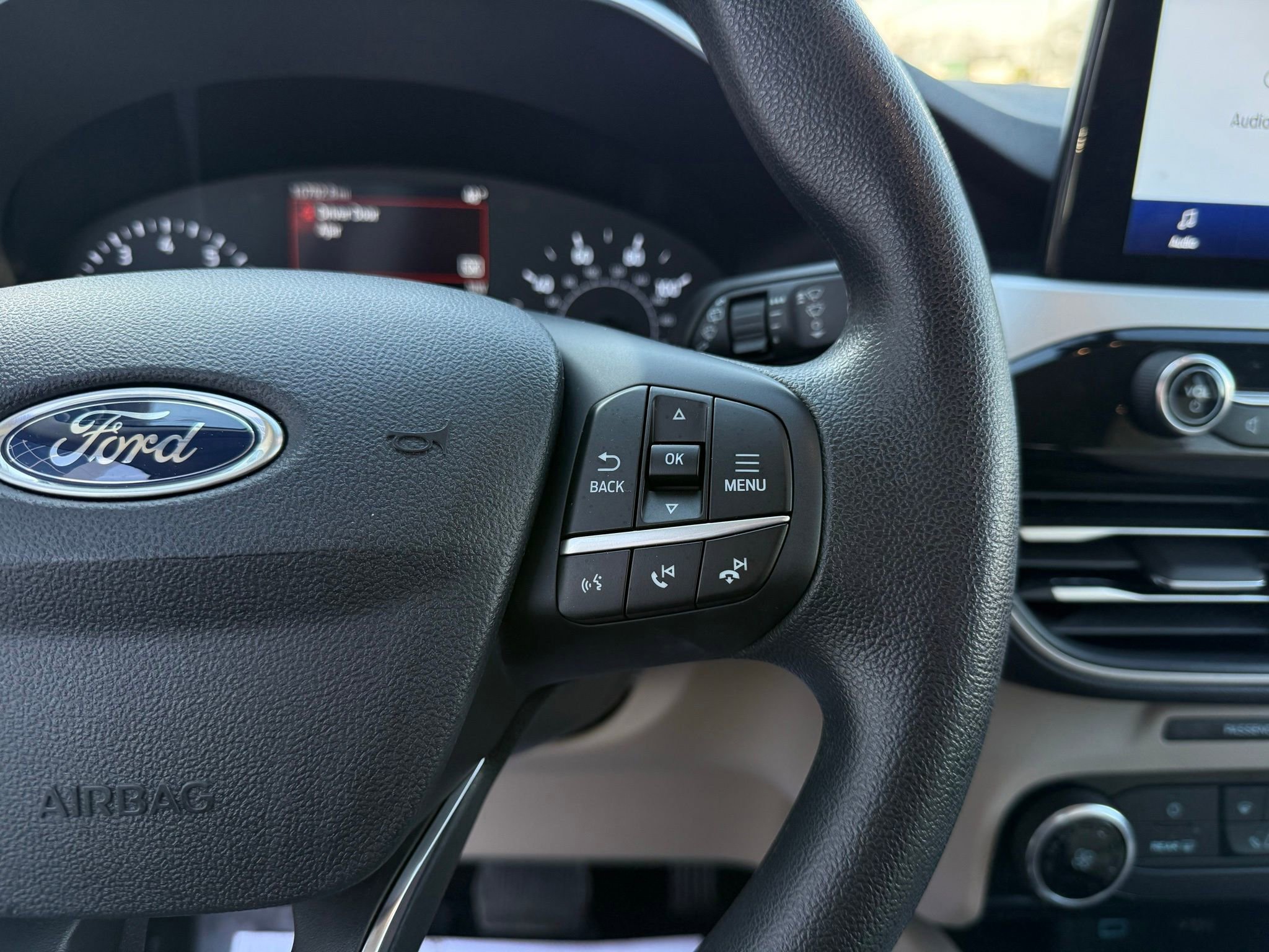 Used 2022 Ford Escape SE image 46