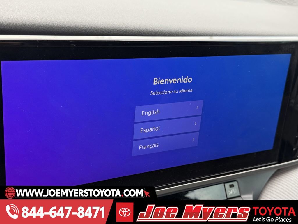 Used 2025 Toyota Camry SE w/ Multimedia Upgrade Package image 18