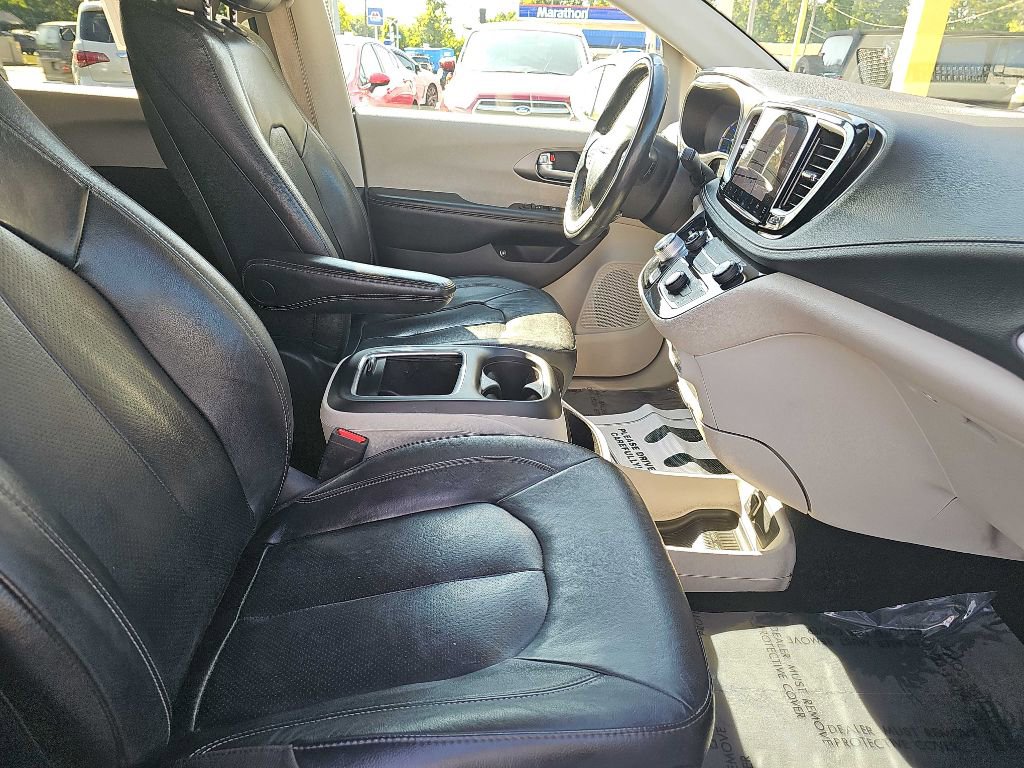 Used 2022 Chrysler Pacifica Touring-L w/ Uconnect Theater Family Group image 64