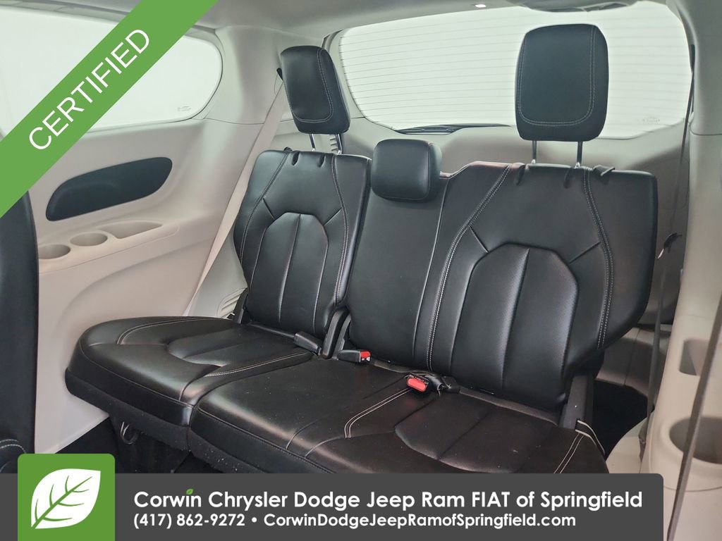 Certified 2023 Chrysler Pacifica Touring-L image 31