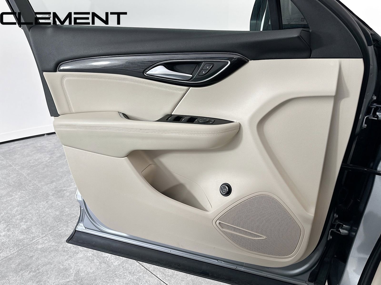 Used 2023 Buick Envision Preferred image 27