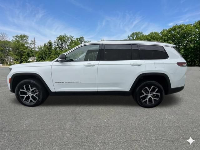 Used 2023 Jeep Grand Cherokee L Limited AWD/4WD image 5