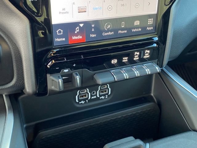 Used 2024 RAM 3500 Big Horn w/ Sport Appearance Package AWD/4WD image 19