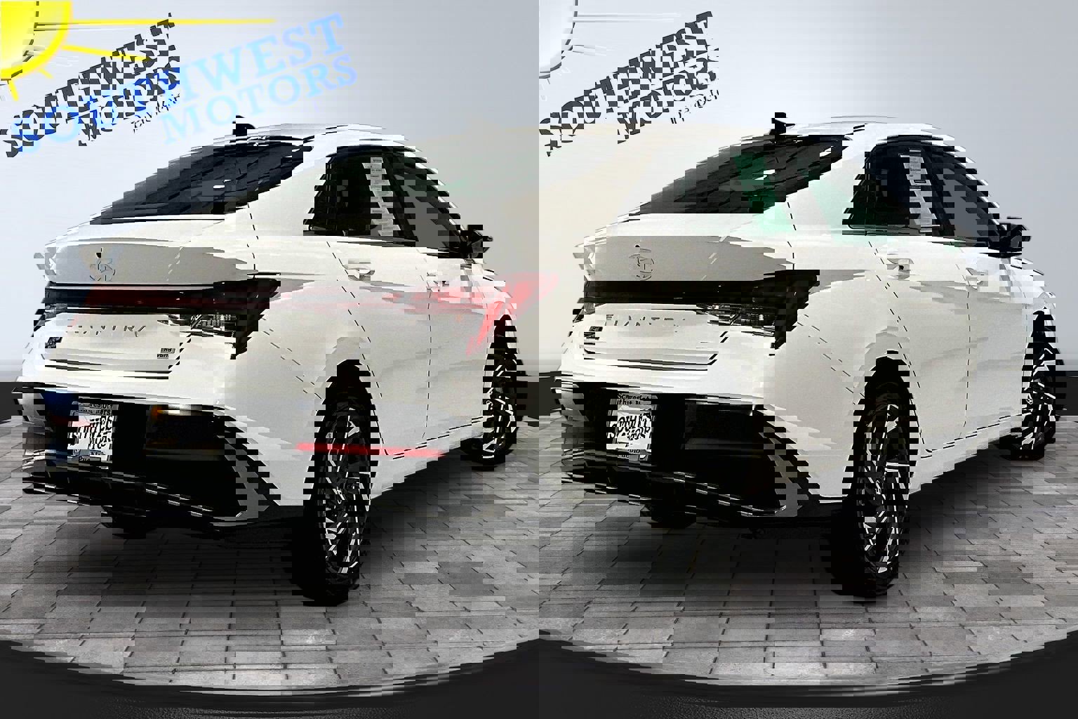 Used 2025 Hyundai Elantra Limited w/ Cargo Package image 6