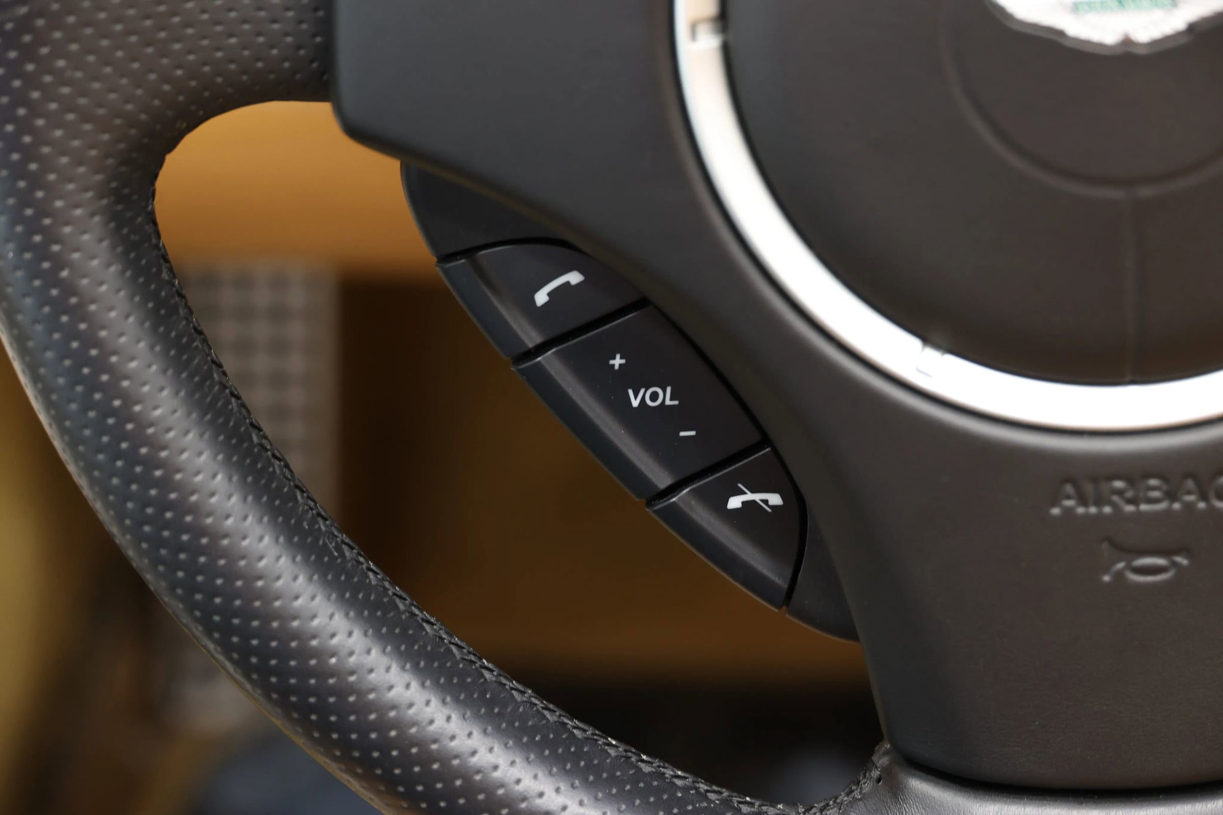 Used 2012 Aston Martin V8 Vantage Roadster image 26