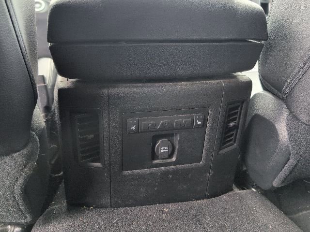 Used 2016 RAM 1500 Laramie w/ Convenience Group AWD/4WD image 18