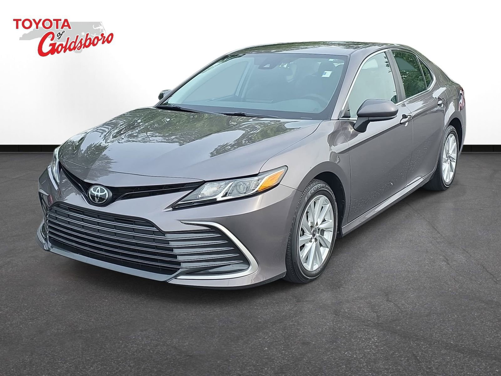 Used 2023 Toyota Camry LE FWD image 1