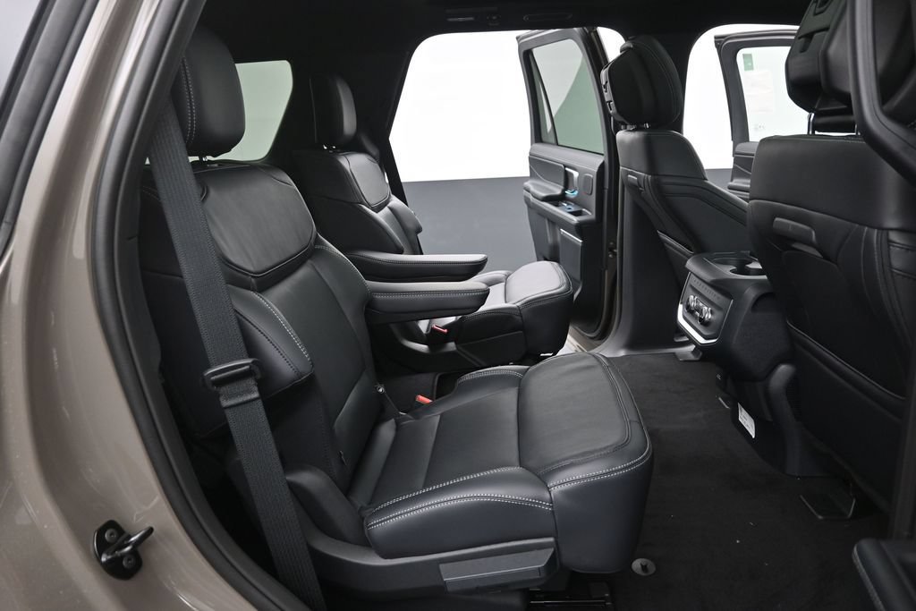 New 2027 Ford Expedition Platinum w/ Stealth Appearance Package RWD image 23