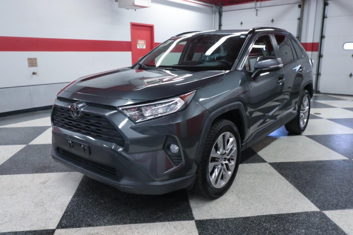 Used 2020 Toyota RAV4 XLE Premium FWD image 5