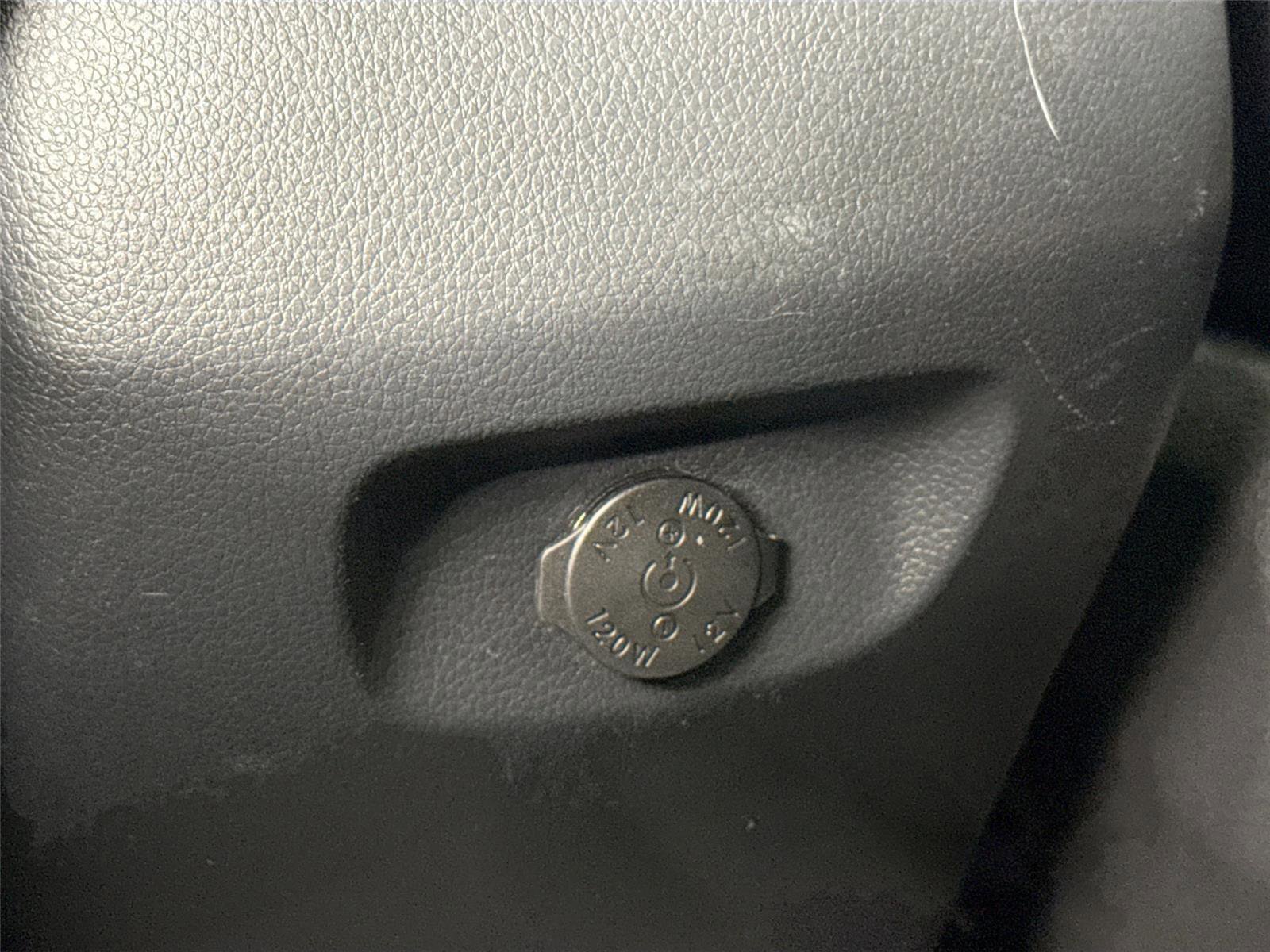 Used 2017 Hyundai Santa Fe SE image 42