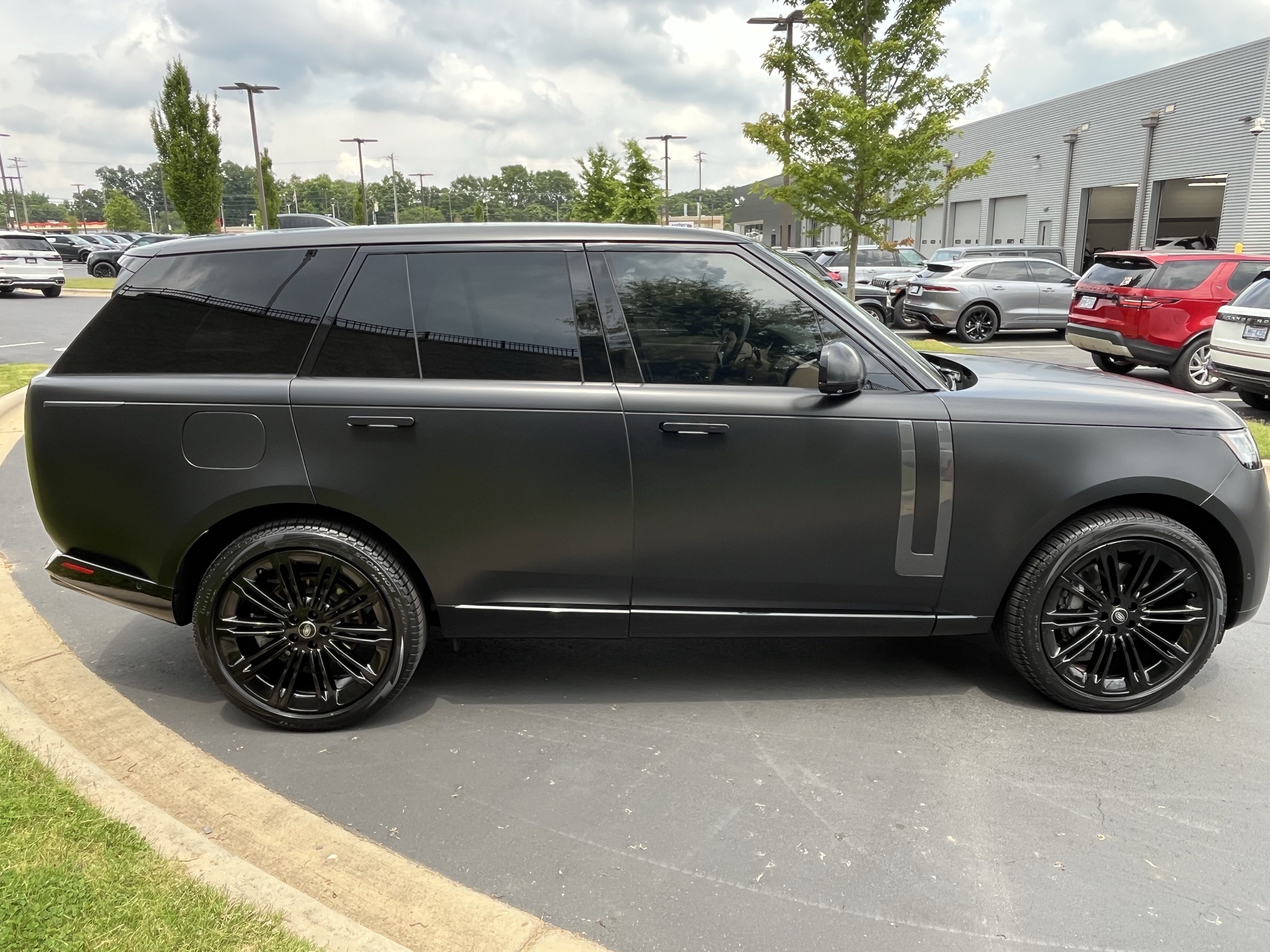 Certified 2024 Land Rover Range Rover SE AWD/4WD image 8